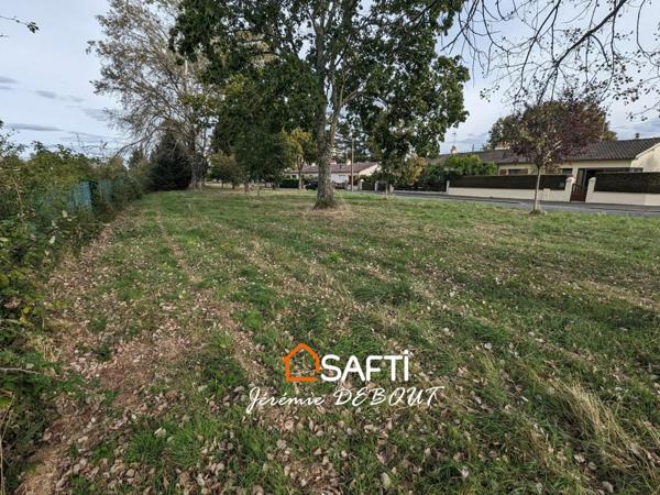 Au calme, terrain à bâtir libre de constructeur.