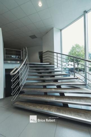 Location bureaux à Lyon 9ème dans immeuble moderne proche transports