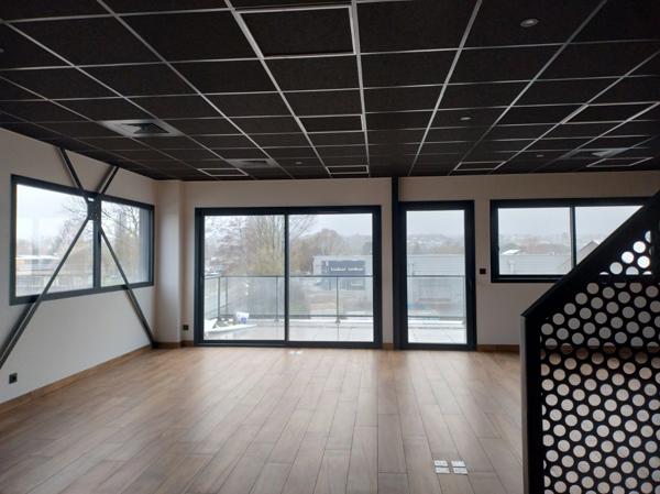 Dpt Savoie (73), à louer VOGLANS Bureaux 75 m²
