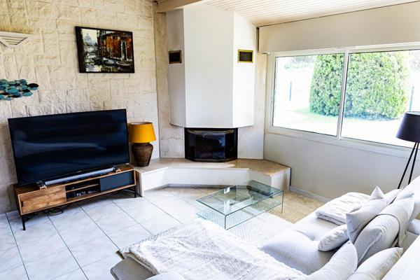 Maison Contemporaine avec Piscine et double garage