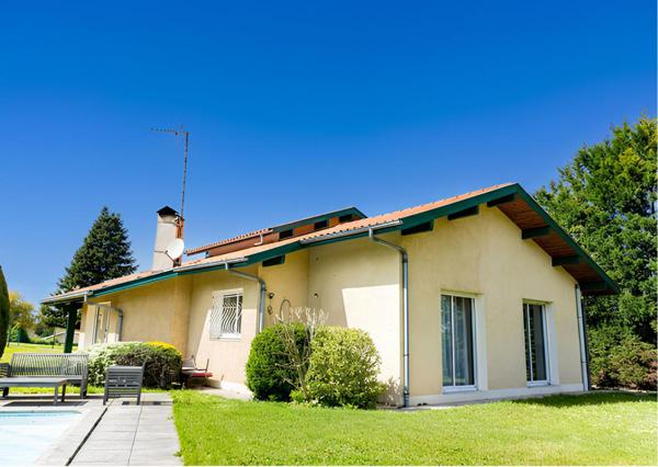 Maison Contemporaine avec Piscine et double garage