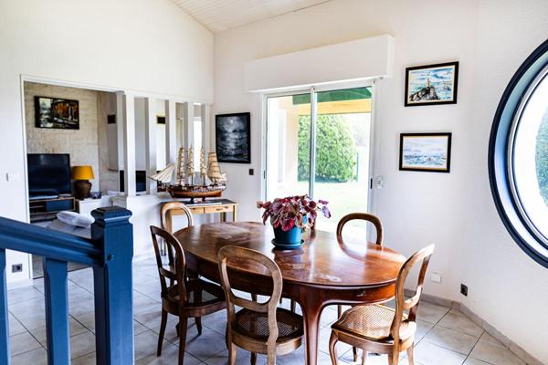 Maison Contemporaine avec Piscine et double garage