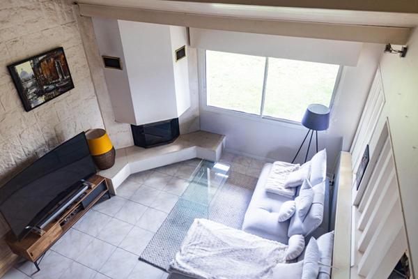 Maison Contemporaine avec Piscine et double garage