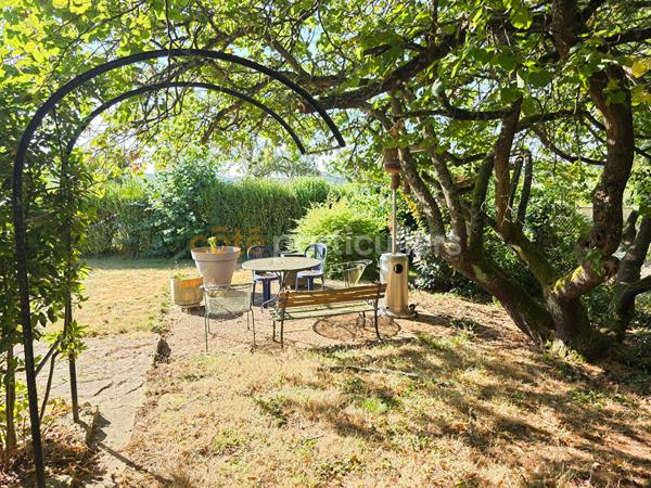Vente
                Maison75 m² - 3 Pièces -
                    PONT SUR YONNE (89140)