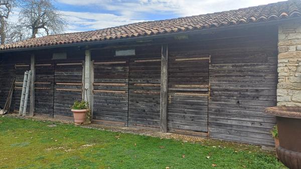 Propriete à vendre 7 pièces à 17 minutes de l'entrée de Périgueux.