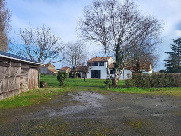 Maison à vendre 7 pièces proche de AIRVAULT (79) Terrain 7 446 m²