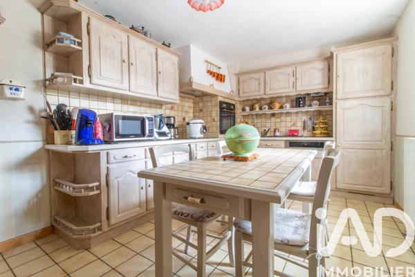 Maison à vendre 7 pièces 214 m² Saint-Jean-de-la-Ruelle