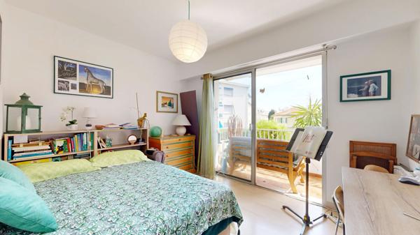 NICE - TZAREWITCH : VASTE 4 PIÈCES AVEC TERRASSE ET BALCON AU CALME AVEC GARAGE