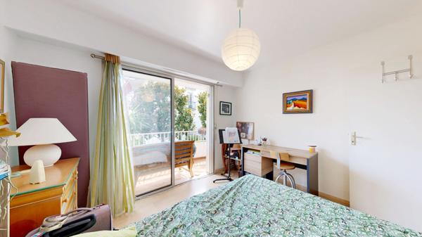 NICE - TZAREWITCH : VASTE 4 PIÈCES AVEC TERRASSE ET BALCON AU CALME AVEC GARAGE