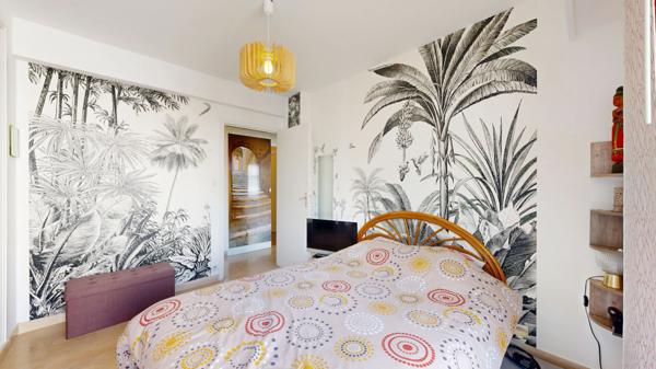 NICE - TZAREWITCH : VASTE 4 PIÈCES AVEC TERRASSE ET BALCON AU CALME AVEC GARAGE