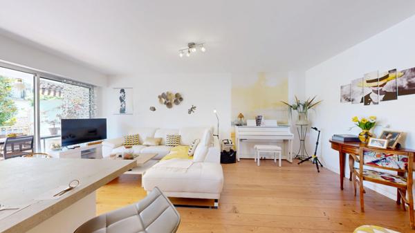 NICE - TZAREWITCH : VASTE 4 PIÈCES AVEC TERRASSE ET BALCON AU CALME AVEC GARAGE