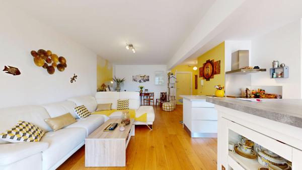 NICE - TZAREWITCH : VASTE 4 PIÈCES AVEC TERRASSE ET BALCON AU CALME AVEC GARAGE