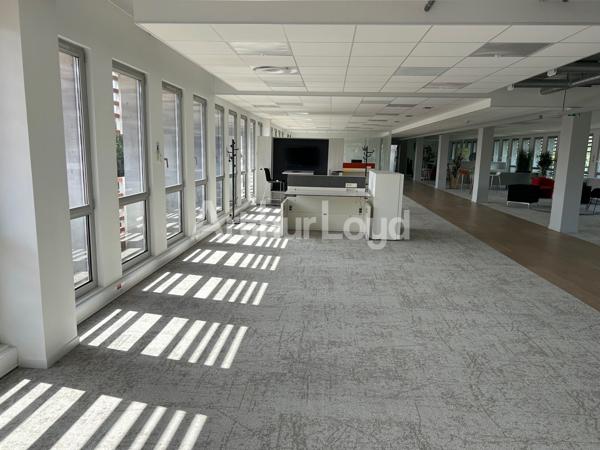 Bureau à louer Villeneuve-d'Ascq parkings privatifs et divisible dès 450 m2