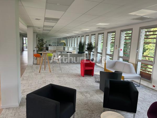 Bureau à louer Villeneuve-d'Ascq parkings privatifs et divisible dès 450 m2