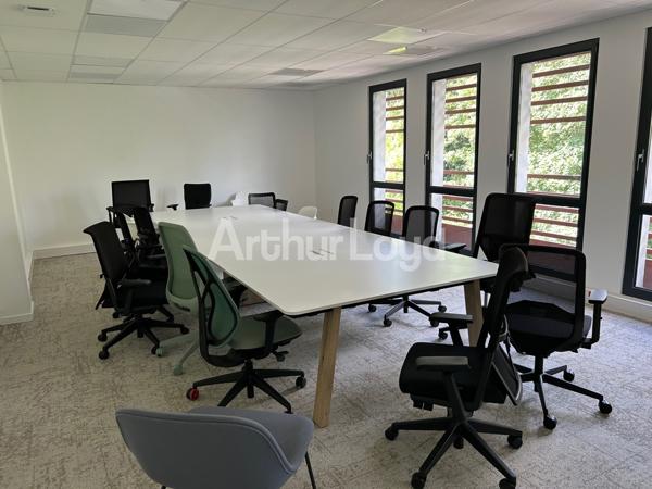 Bureau à louer Villeneuve-d'Ascq parkings privatifs et divisible dès 450 m2