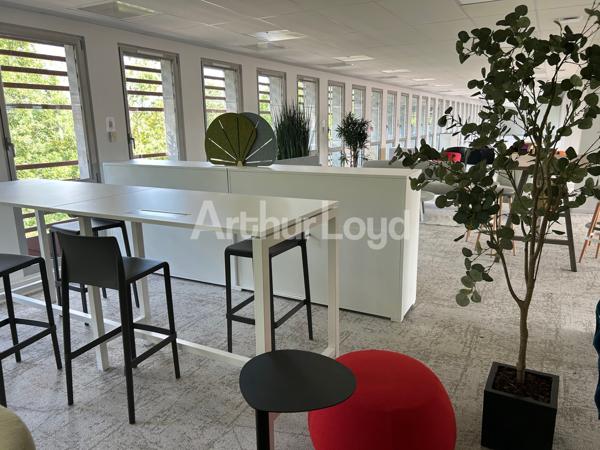 Bureau à louer Villeneuve-d'Ascq parkings privatifs et divisible dès 450 m2