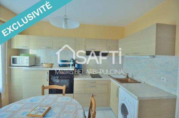 Vue latérale mer, à 50 m de la grande plage, à seulement 3 minutes à pied du marché couvert