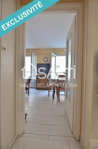 Vue latérale mer, à 50 m de la grande plage, à seulement 3 minutes à pied du marché couvert