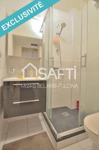 Vue latérale mer, à 50 m de la grande plage, à seulement 3 minutes à pied du marché couvert