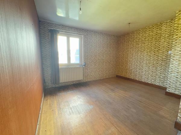 A 12 minutes de Valdahon et 25 de Pontarlier, appartement à rénover avec balcon et garage