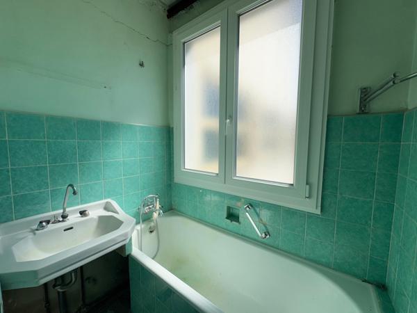 A 12 minutes de Valdahon et 25 de Pontarlier, appartement à rénover avec balcon et garage