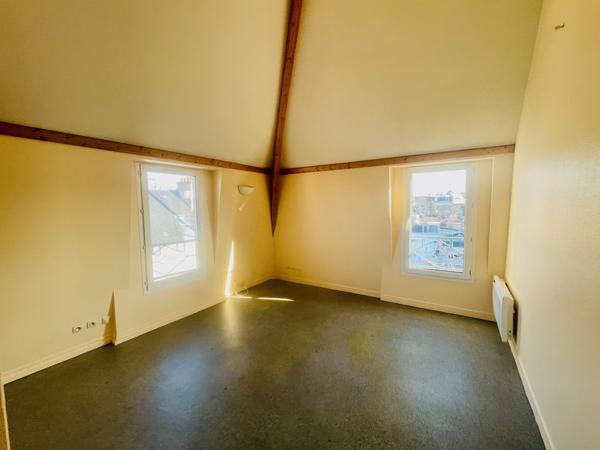 A LOUER - BUREAUX - 35 M2 - COMPIEGNE CENTRE-VILLE