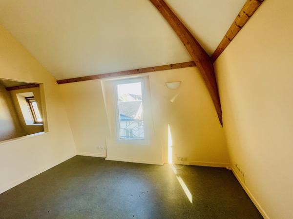A LOUER - BUREAUX - 35 M2 - COMPIEGNE CENTRE-VILLE