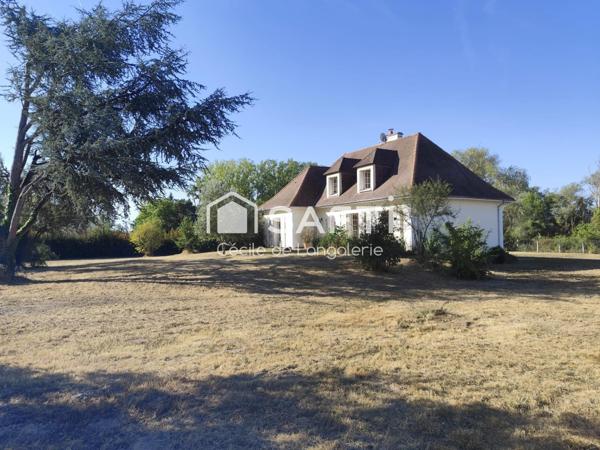 MAISON D'ARCHITECTE - BON ETAT GENERAL - PARC CLOS