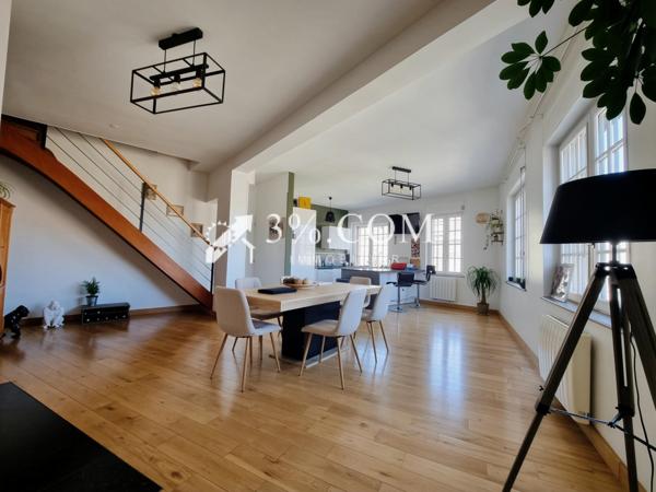 Duplex
                                                                                                                                                                                                                                                                                                                        6 pièce(s)                                                                                                                                                                                                          3 chambre(s)                                                                                                                                                                                                          196.68  m²
