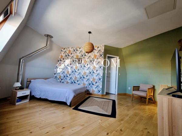Duplex
                                                                                                                                                                                                                                                                                                                        6 pièce(s)                                                                                                                                                                                                          3 chambre(s)                                                                                                                                                                                                          196.68  m²