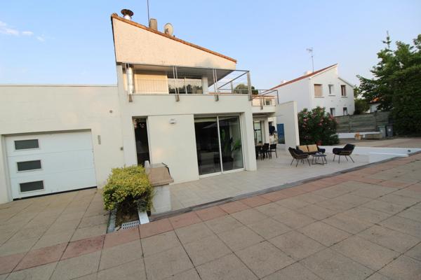 LA ROCHE SUR YON centre ville, Maison de 261m² en COLOCATION pour 6 personnes avec des Baux individuels de 10 mois renouvelables (du 01/09 au 30/06)