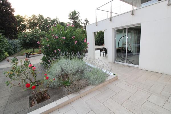 LA ROCHE SUR YON centre ville, Maison de 261m² en COLOCATION pour 6 personnes avec des Baux individuels de 10 mois renouvelables (du 01/09 au 30/06)