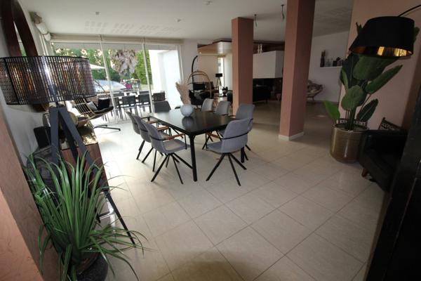 LA ROCHE SUR YON centre ville, Maison de 261m² en COLOCATION pour 6 personnes avec des Baux individuels de 10 mois renouvelables (du 01/09 au 30/06)