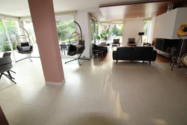 LA ROCHE SUR YON centre ville, Maison de 261m² en COLOCATION pour 6 personnes avec des Baux individuels de 10 mois renouvelables (du 01/09 au 30/06)