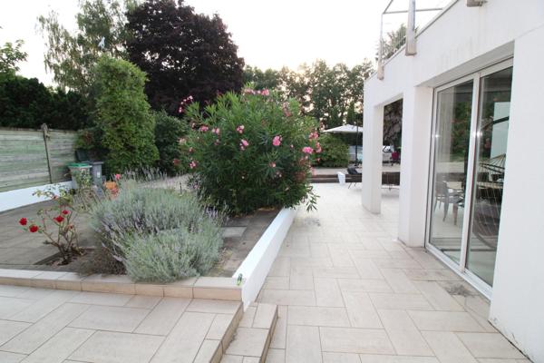 LA ROCHE SUR YON centre ville, Maison de 261m² en COLOCATION pour 6 personnes avec des Baux individuels de 10 mois renouvelables (du 01/09 au 30/06)