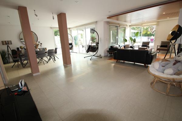 LA ROCHE SUR YON centre ville, Maison de 261m² en COLOCATION pour 6 personnes avec des Baux individuels de 10 mois renouvelables (du 01/09 au 30/06)