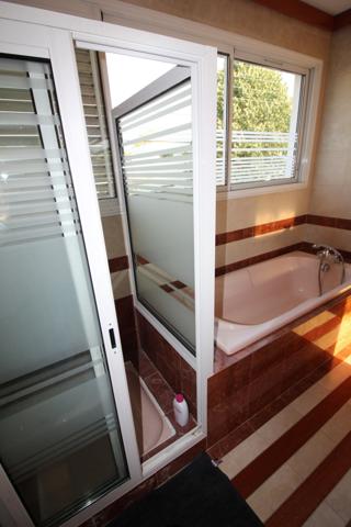 LA ROCHE SUR YON centre ville, Maison de 261m² en COLOCATION pour 6 personnes avec des Baux individuels de 10 mois renouvelables (du 01/09 au 30/06)