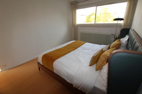 LA ROCHE SUR YON centre ville, Maison de 261m² en COLOCATION pour 6 personnes avec des Baux individuels de 10 mois renouvelables (du 01/09 au 30/06)