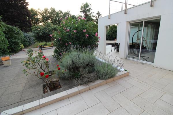 LA ROCHE SUR YON centre ville, Maison de 261m² en COLOCATION pour 6 personnes avec des Baux individuels de 10 mois renouvelables (du 01/09 au 30/06)