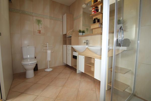 LA ROCHE SUR YON centre ville, Maison de 261m² en COLOCATION pour 6 personnes avec des Baux individuels de 10 mois renouvelables (du 01/09 au 30/06)