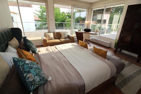 LA ROCHE SUR YON centre ville, Maison de 261m² en COLOCATION pour 6 personnes avec des Baux individuels de 10 mois renouvelables (du 01/09 au 30/06)