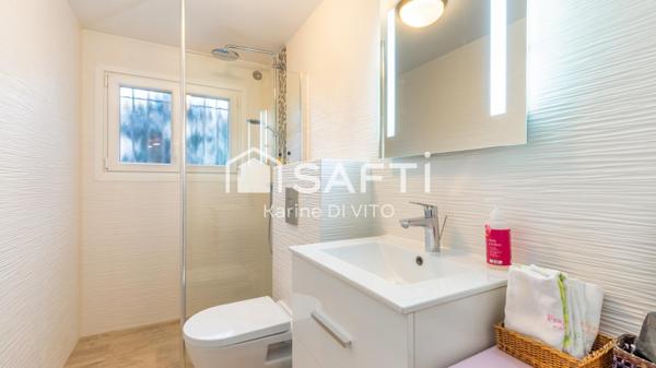 St Maxime - Villa rénovée - 149 m2 -  Aperçu mer