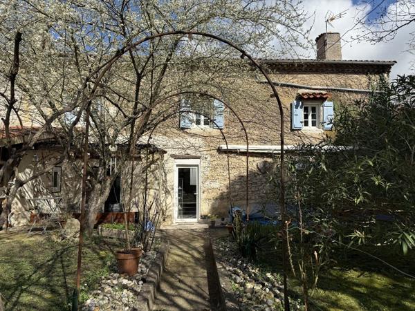 Maison de village magnifiquement rénovée avec jardin Condom