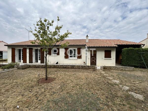 En exclusivité secteur Sainte- Pezenne Plain-pied 3 chambres garage et jardin. SOUS OFFRE