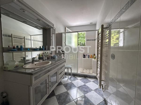 En exclusivité secteur Sainte- Pezenne Plain-pied 3 chambres garage et jardin. SOUS OFFRE