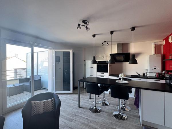 LA BAULE -SECTEUR GUÉZY -T2 AVEC TERRASSE, PARKING ET CAVE
