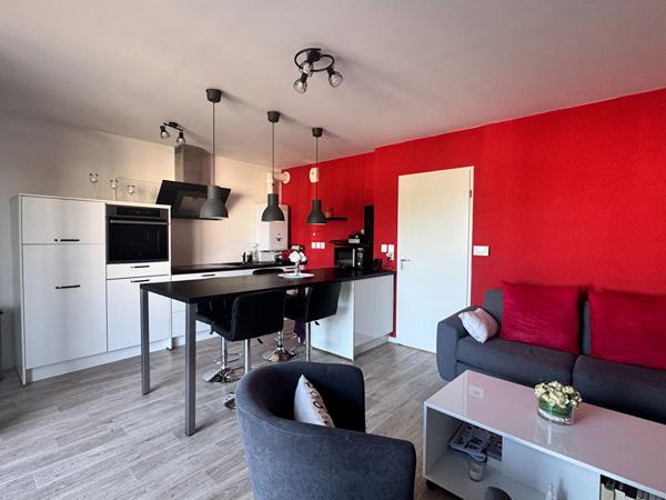 LA BAULE -SECTEUR GUÉZY -T2 AVEC TERRASSE, PARKING ET CAVE
