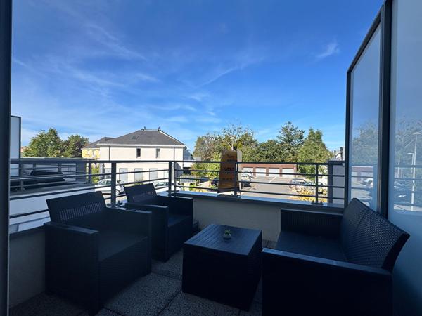 LA BAULE -SECTEUR GUÉZY -T2 AVEC TERRASSE, PARKING ET CAVE