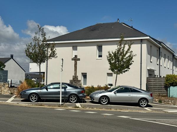 LA BAULE -SECTEUR GUÉZY -T2 AVEC TERRASSE, PARKING ET CAVE
