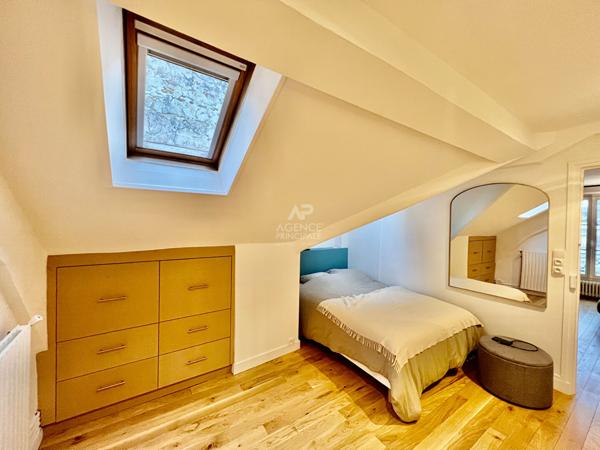 "Versailles Montreuil" Bel appartement de 2 pièces 30 m2 meublé et entièrement refait à neuf ! Loyer 1 129 €/mois charges comprises **  - Référence  13558